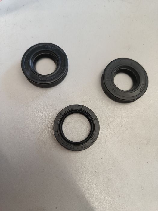 Nowe uszczelniacze simmeringi silnika komplet WSK 175 SHL M17