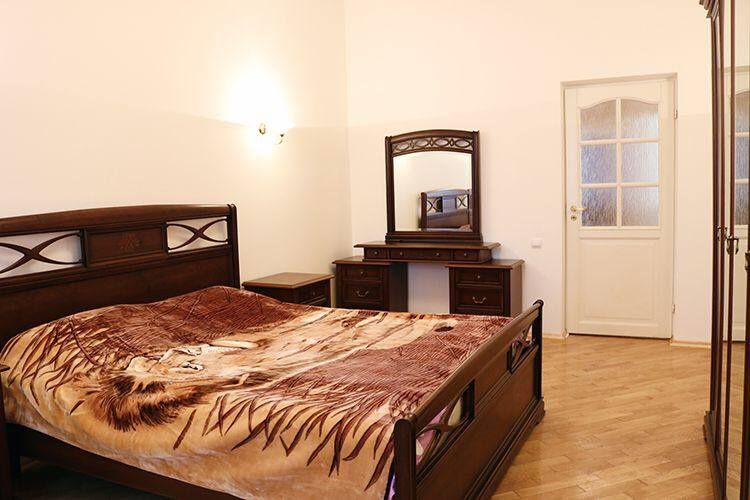 Сдам  4-этажный дом- квартиру  с укрытием в центре Одессы! 280 кв.м!