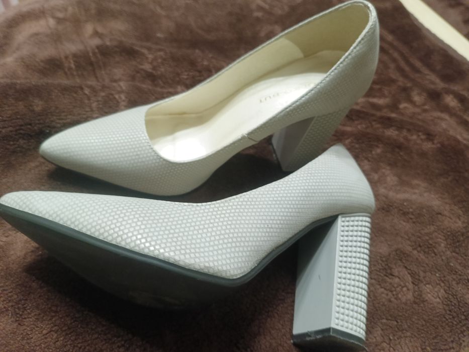 Szare, damskie buty na obcasie 38