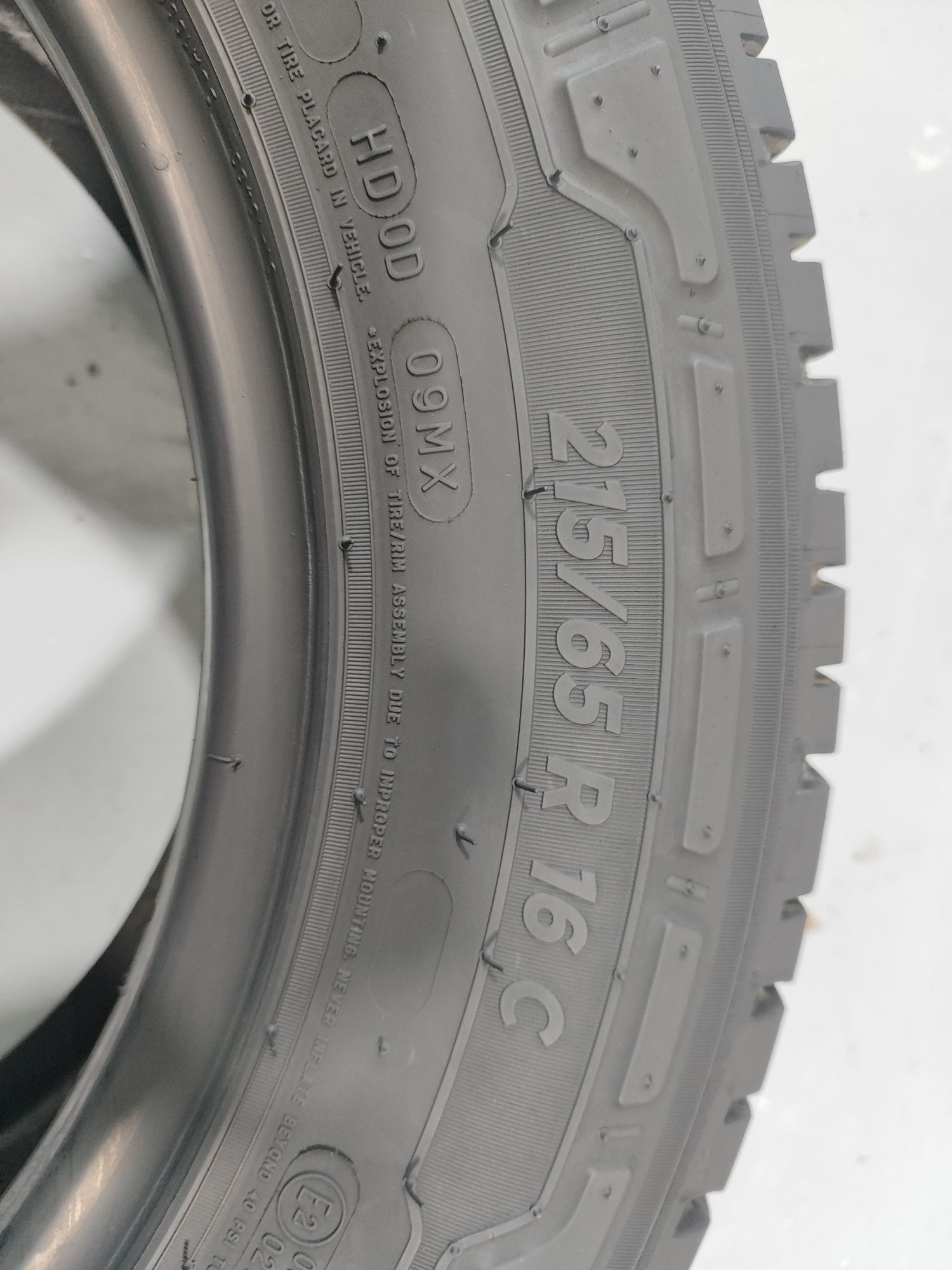 2 pneus semi novos 215-65R16C MICHELIN - Oferta dos Portes