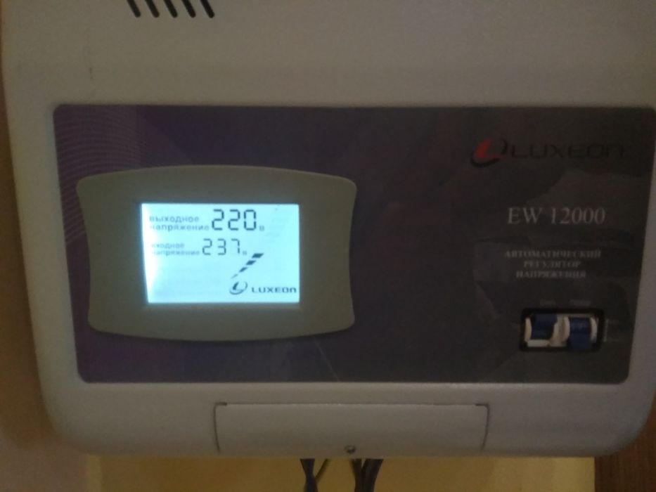 Релейний стабілізатор напряженія LUXEON EW-12000вт.