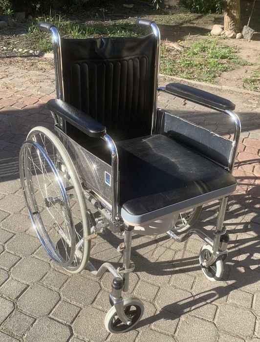 Wózek inwalidzki toaletowy TIMAGO