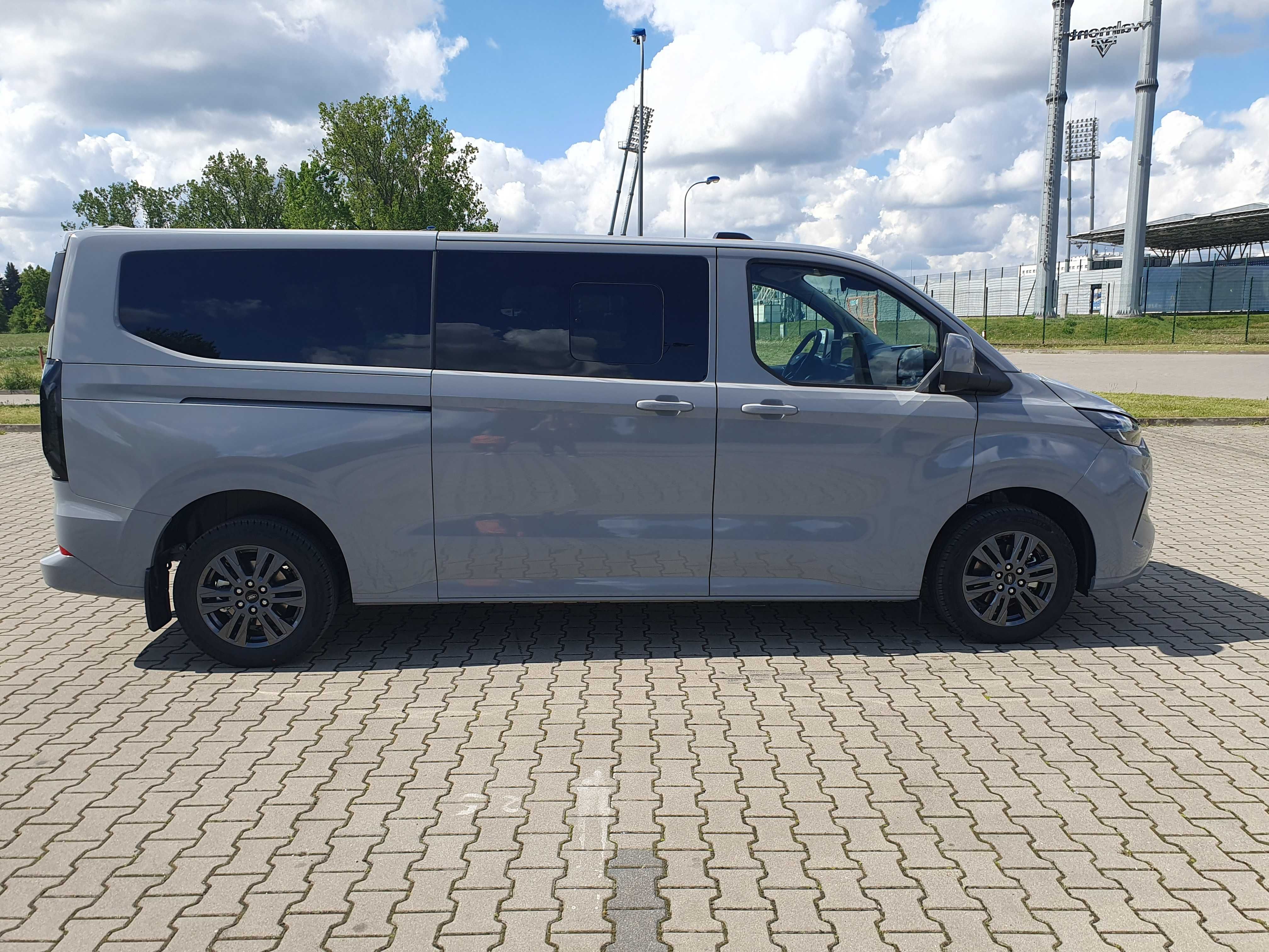 Wynajem Busa 9 osobowego Ford Transit Custom Long 2025r.
