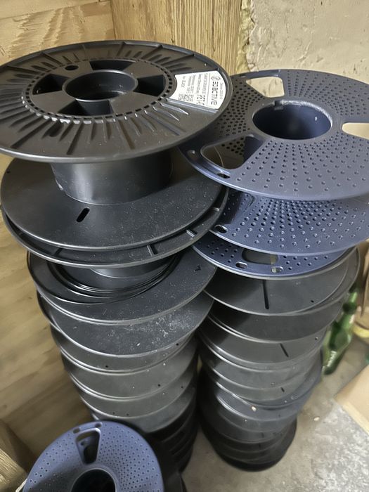 Szpule plastikowe po filamencie