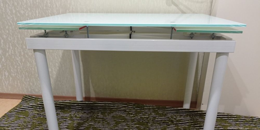 Продам стіл скляний в Полтаві р-н Браїлки.