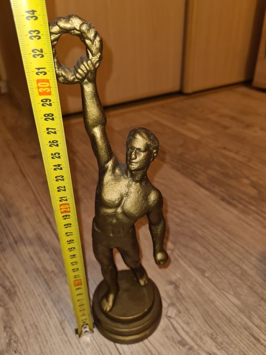 Figurka z brązu olimpijczyk
