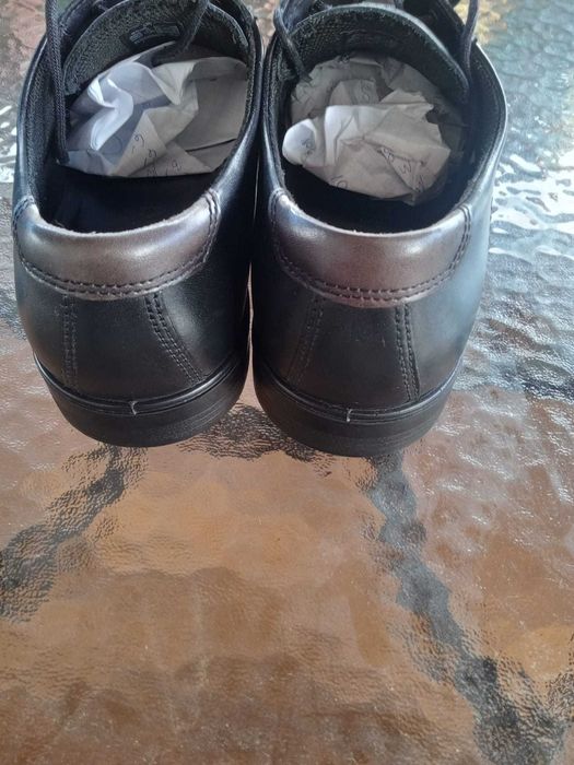 Buty firmy Ecco skóra rozmiar 44 półbuty