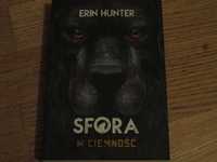 Książka Erin Hunter "Sfora. W ciemność" (tom 3)