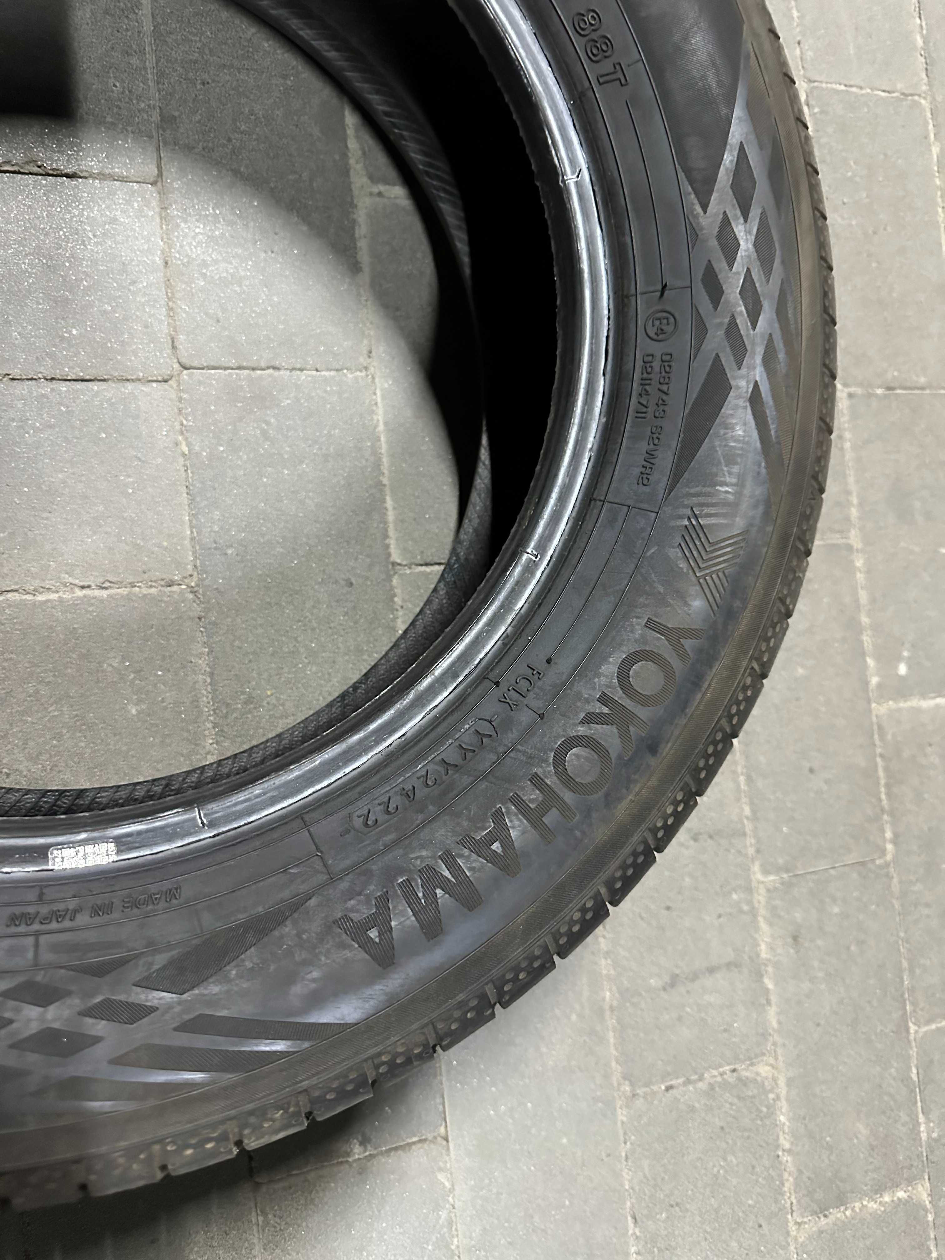 літні шини 185/65R15 YOKOHAMA BluEarth-GT 2023/2022