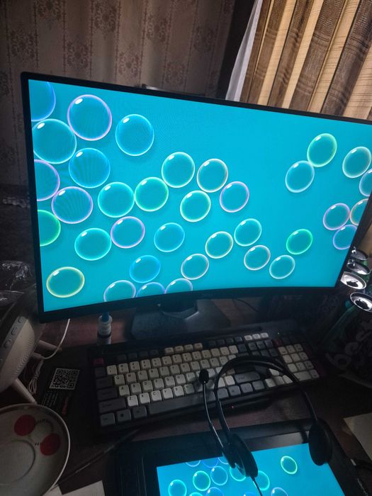 23.6" Геймерський монітор DELL s2422hg з роз'ємами DisplayPort та HDMI