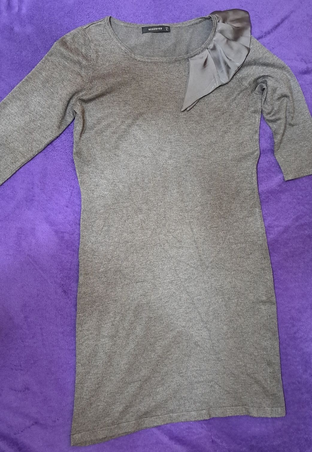 Dzianinowa szara sukienka marki Reserved, rozm. XL