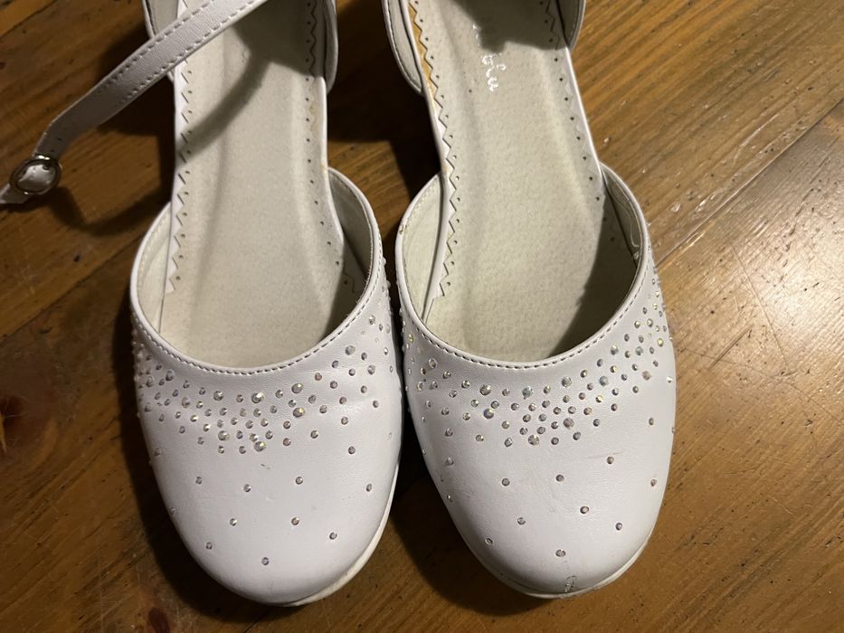 Buty konunijne białe do komuni 35 Nelly Blu ccc