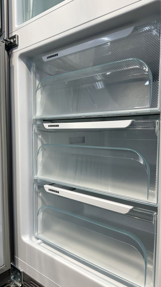 Холодильник LIEBHERR CBef 4805 А+++ 200см BioFresh
