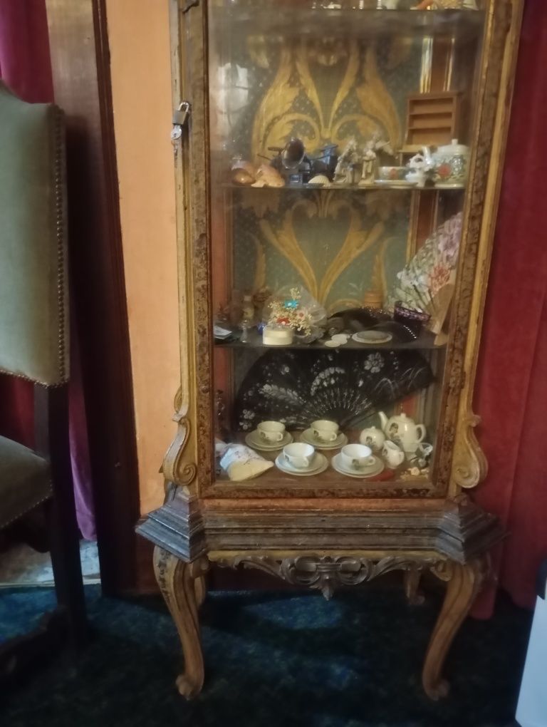 Vitrine ou horatorio, muito antigo
