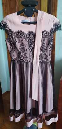Красива святкова сукня, розмір 42, Deloras


Опис:
Продається гарне п