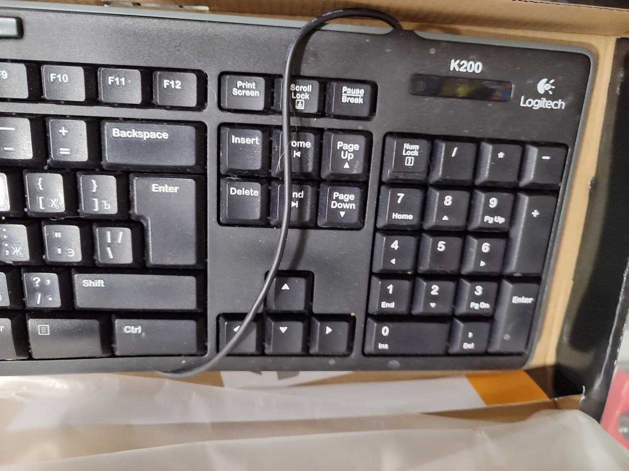 идеальная -как новая  клавиатура USB логитеч Logitech без предоплат