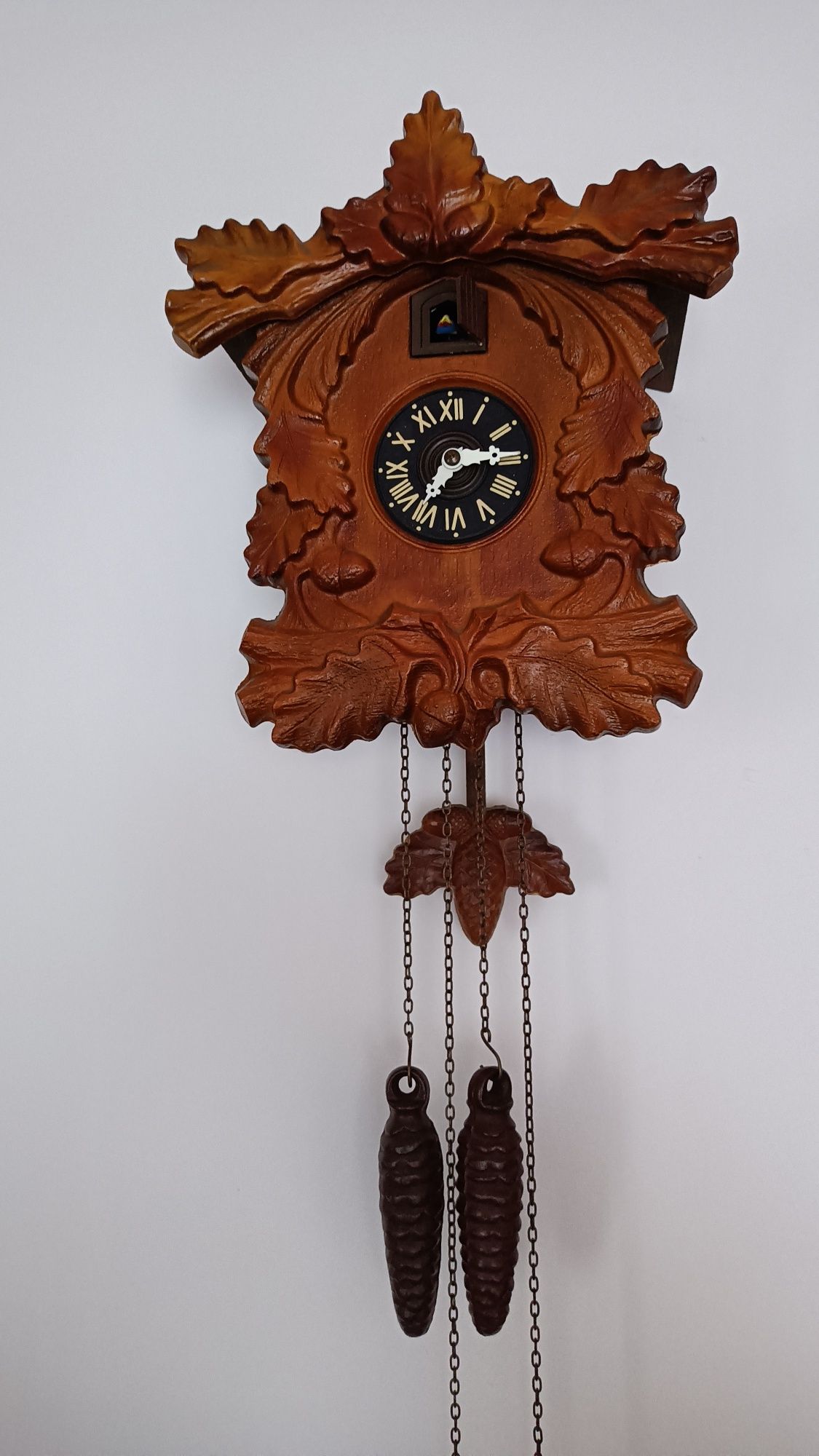 Stary zegar wiszący z kukułką