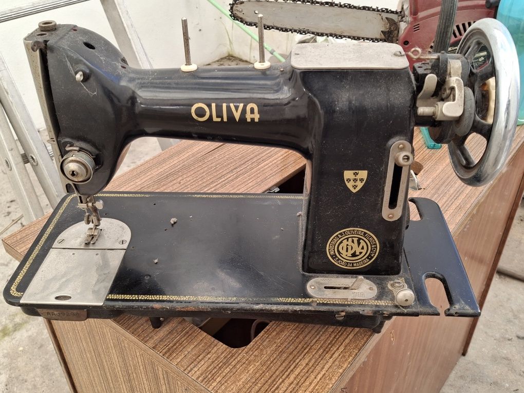 Maquina de costura oliva