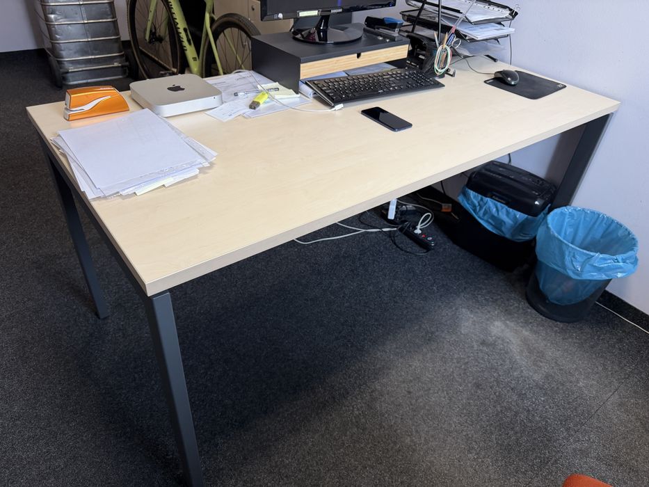 Zestaw mebli biurowych