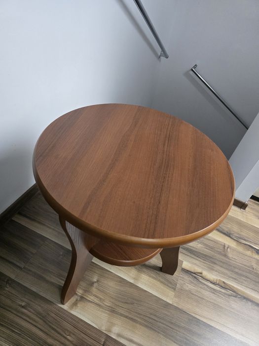 Stolik kawowy okrągły z półką