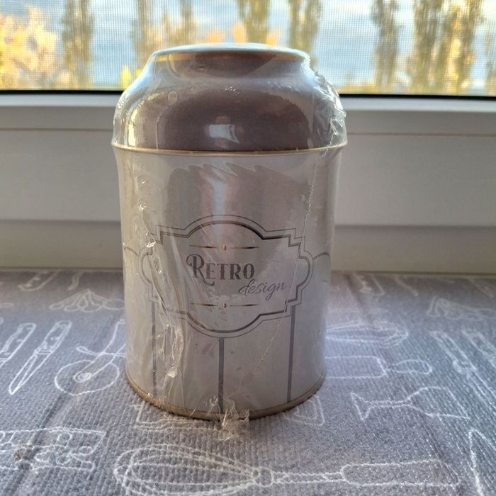 Металлическая емкость банка для хранения новая