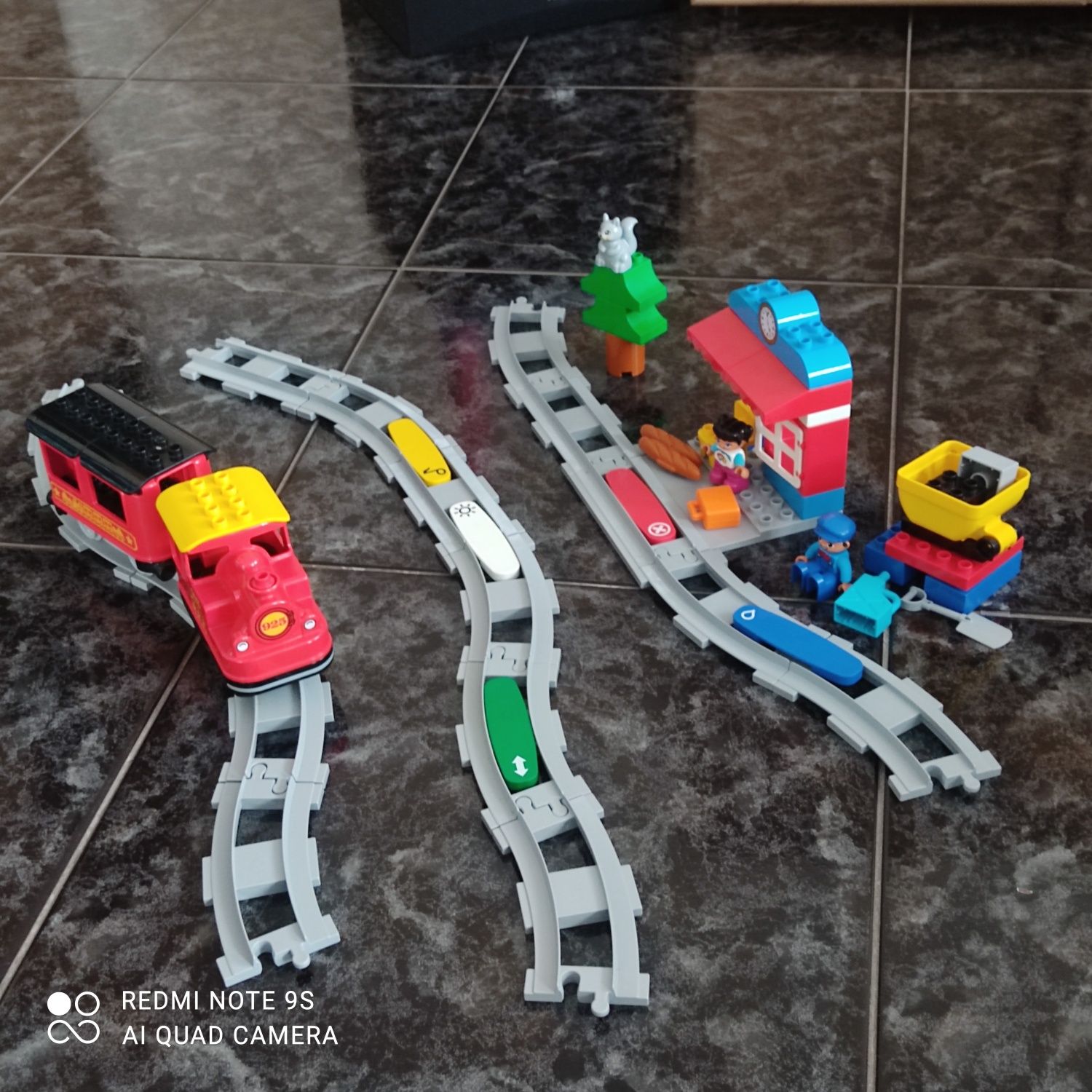 LEGO DUPLO pociąg parowy 10874 i dodatkowe tory 10872