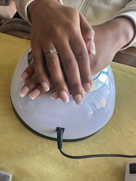 Unhas em gele na tips delicada e com qualidade