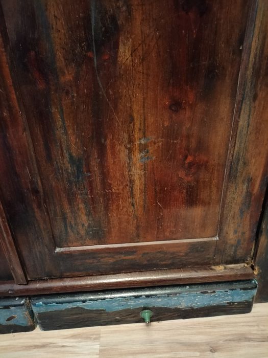 Sprzedam bardzo starą szafę