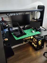 Czarne biurko gamingowe Ikea Fredde nie tylko dla graczy