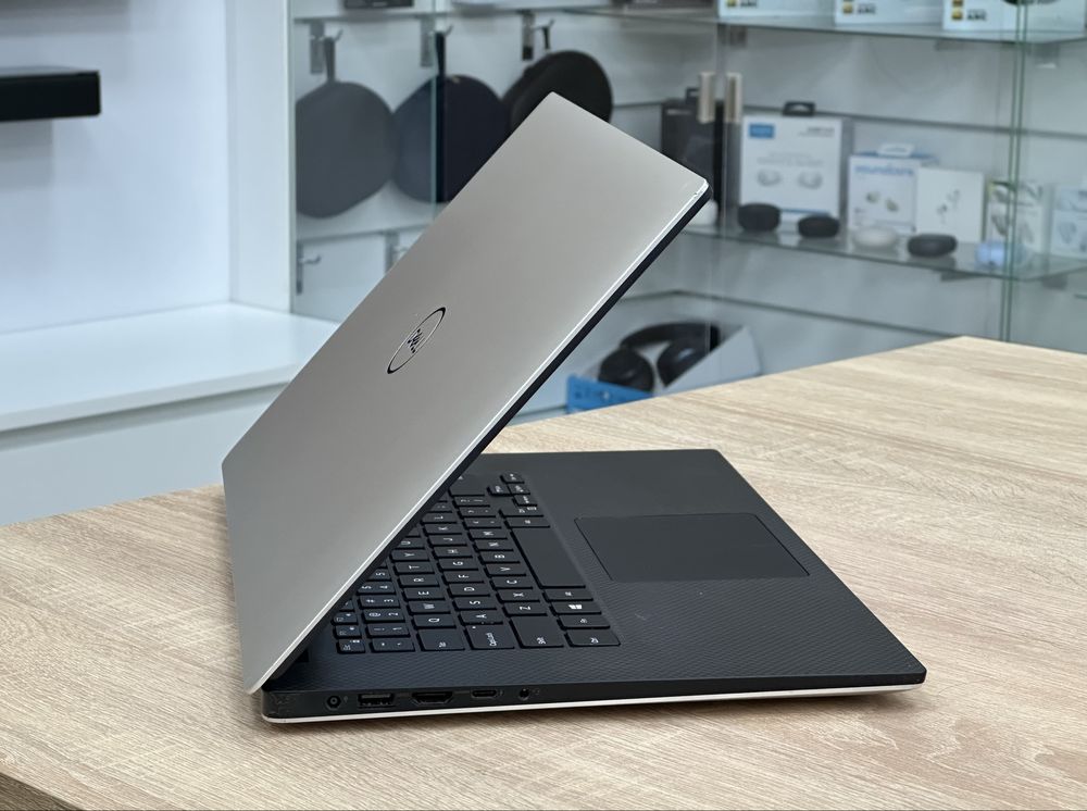 Ноутбук Dell XPS 15 7590 OLED Intel i9 16RAM 512SSD