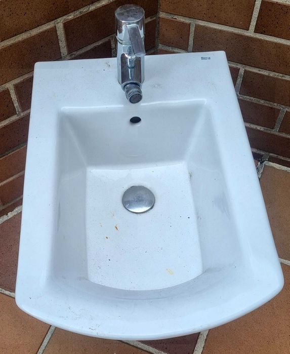 Bide Roca Hall com torneira misturadora