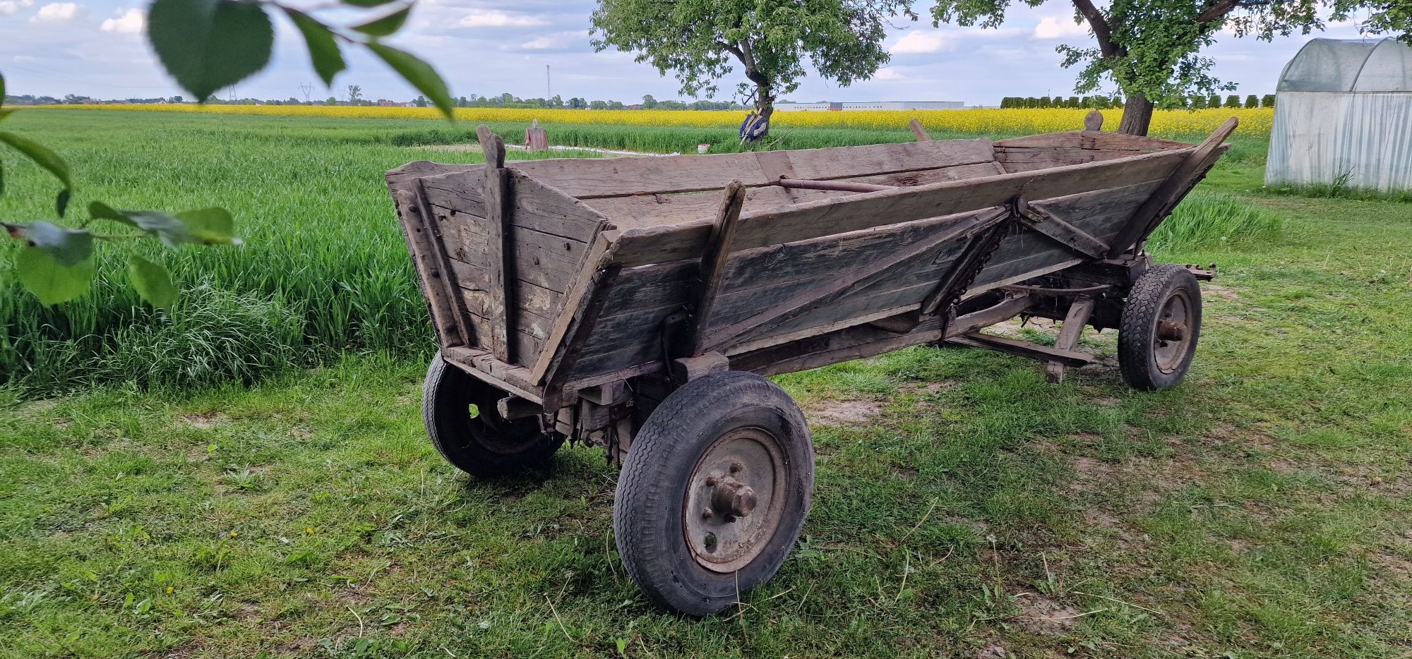 Wóz konny / przyczepa z dyszlem do ciągnika / traktora (dostępne dwa)