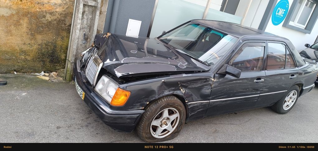 Mercedes 200d acidentado