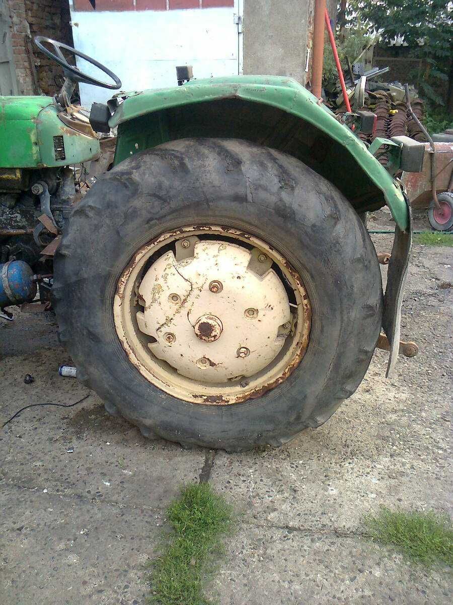 Ursus C 360 koła kompletne 14.9/28 , bez gwiazdy
