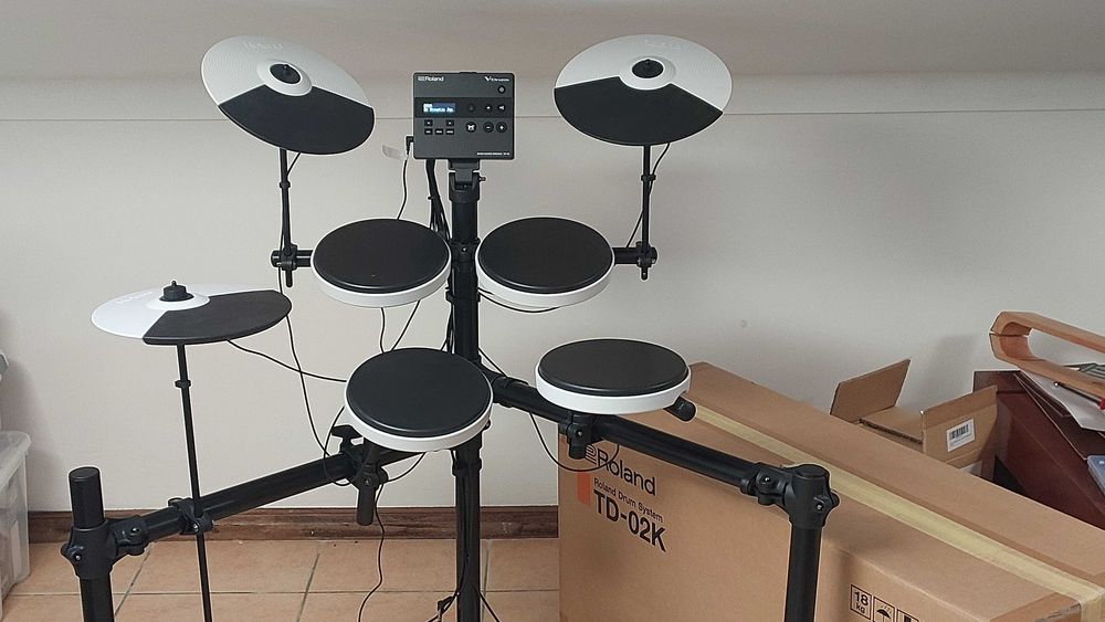 Bateria Eletrónica Roland TD-02K + Pad ATV 13" + Baquetas + Extras