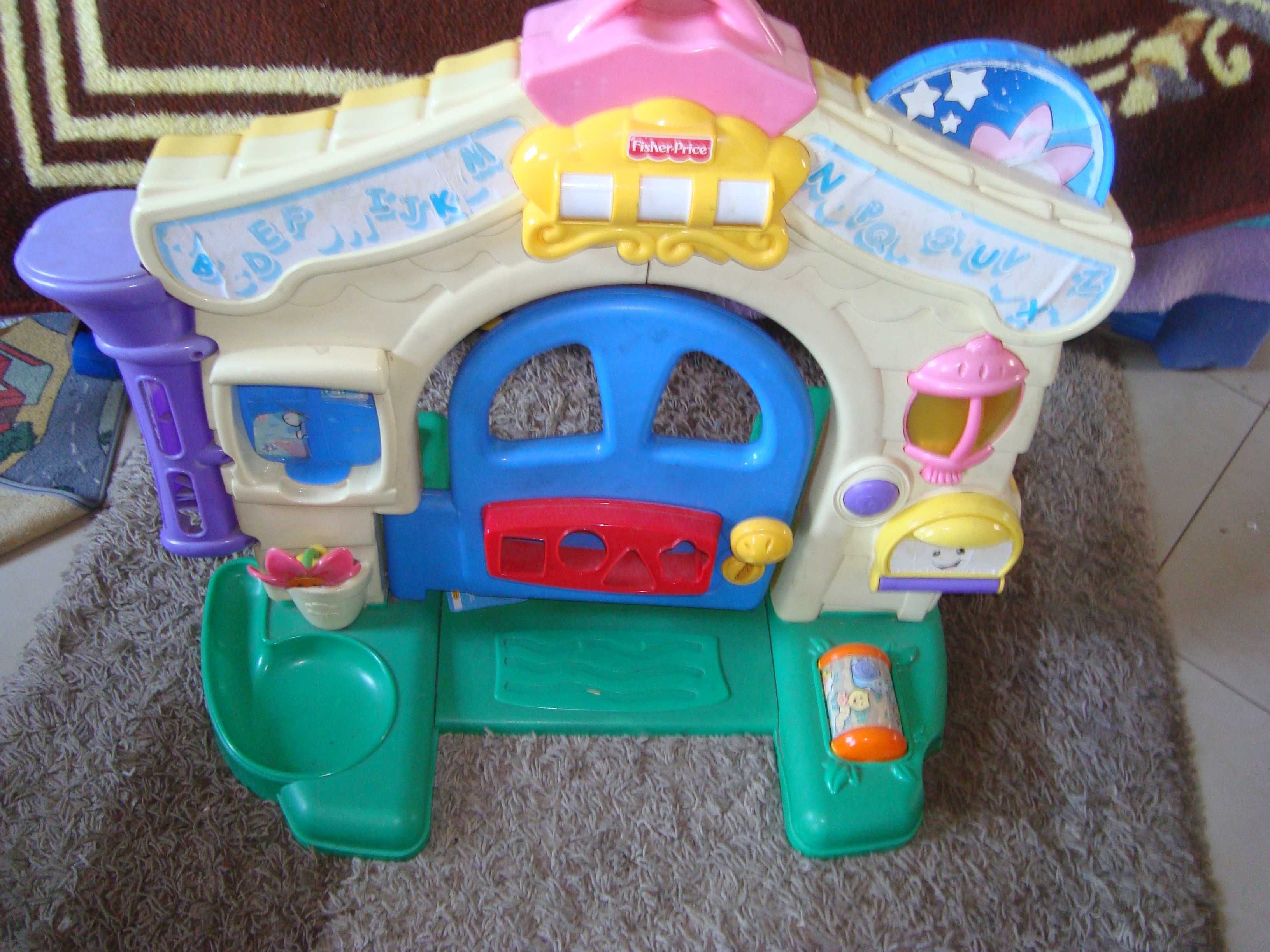 Fisher Price -Domek-drzwi-interaktywny