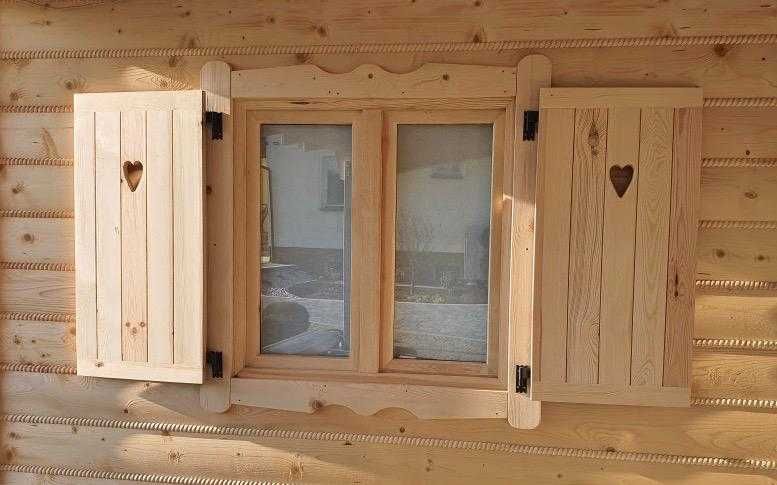 Okiennice drewniane ozdobne z sercem 90x90