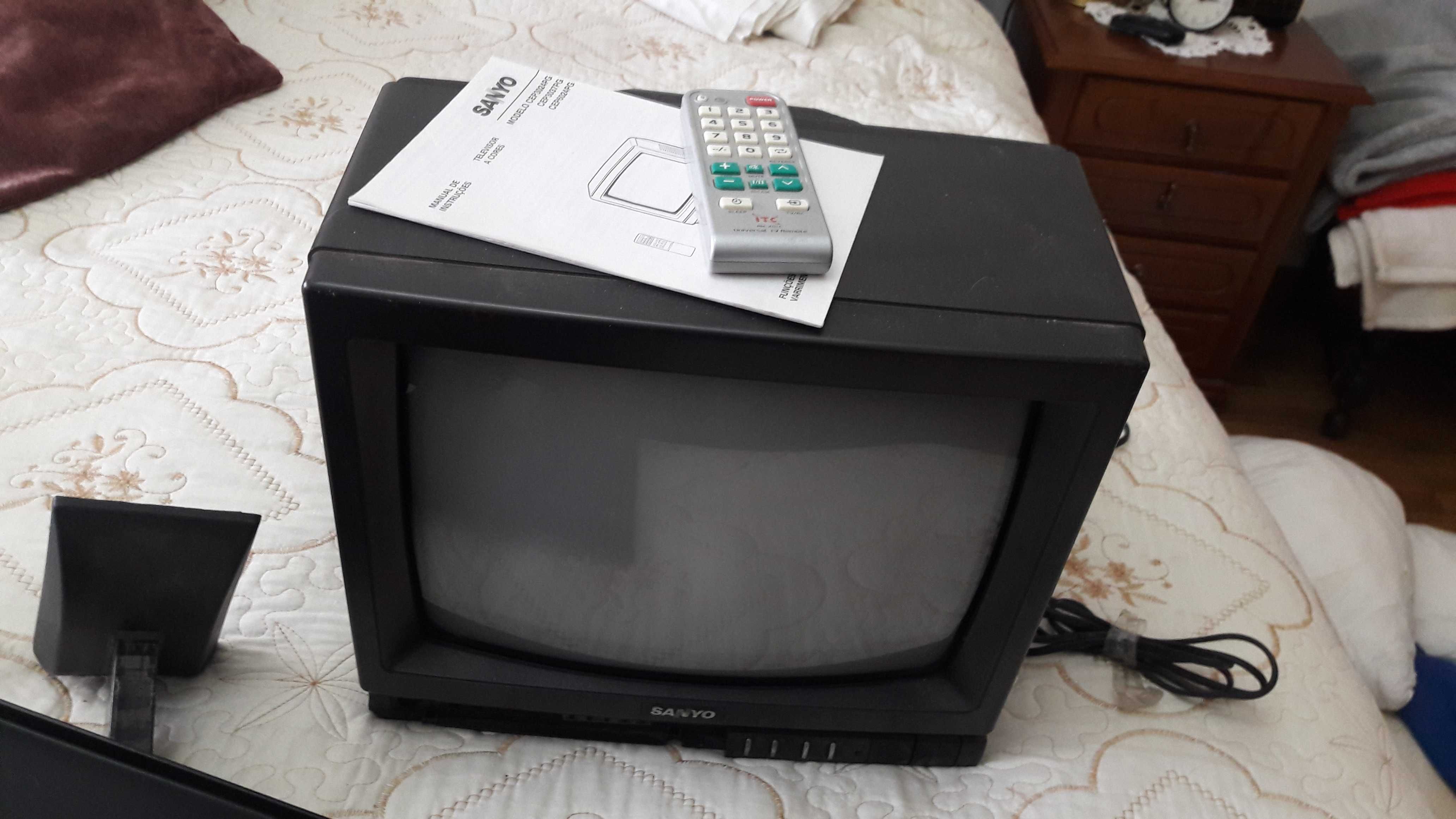 Televisão Sanyo a cores com suporte comando e manual instrucões