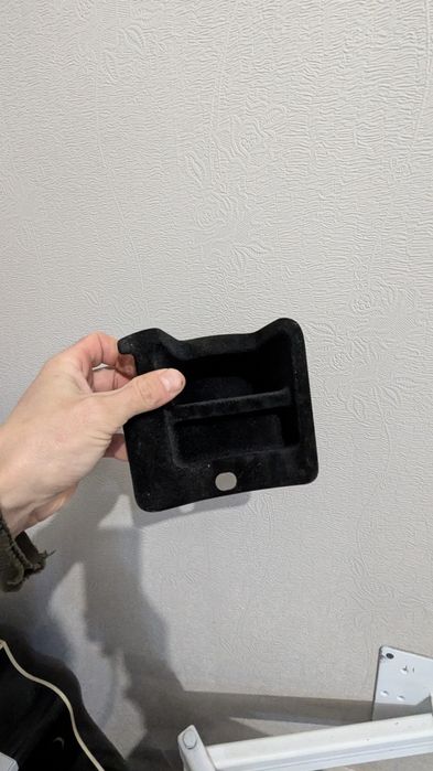 Органайзер центральної консолі Пежо 3008