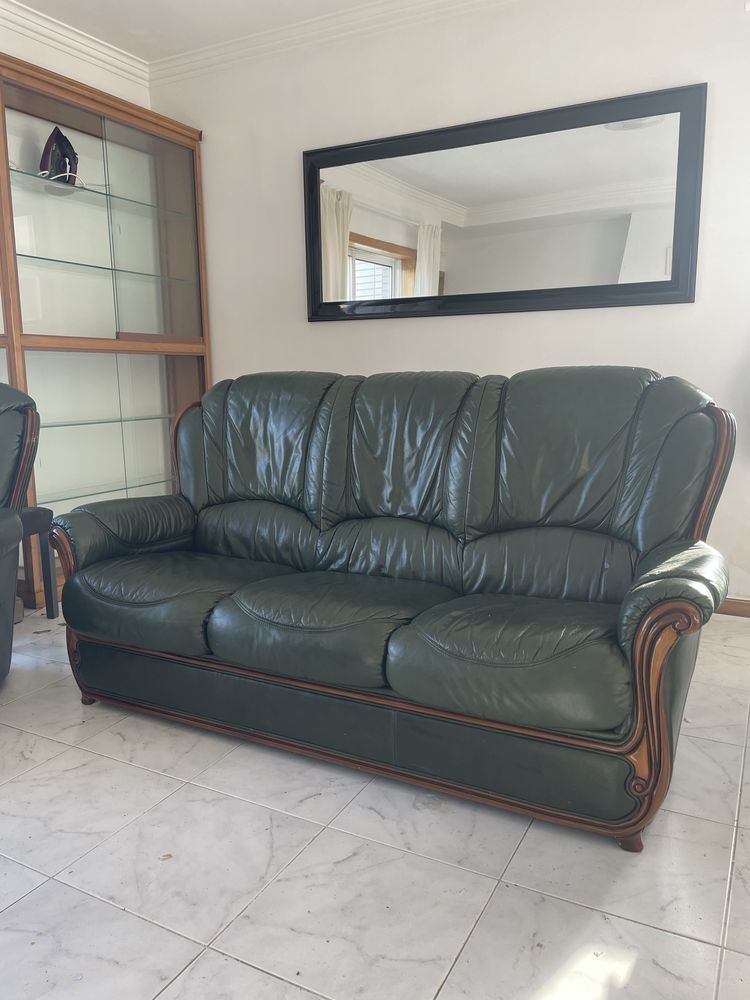 Conjunto de Sofá em Pele Verde – Sofá, Pufe e Poltrona