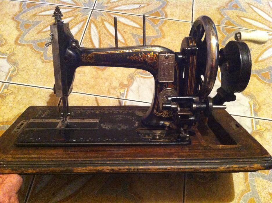 Швейная машинка NAUMAN ( раритет )