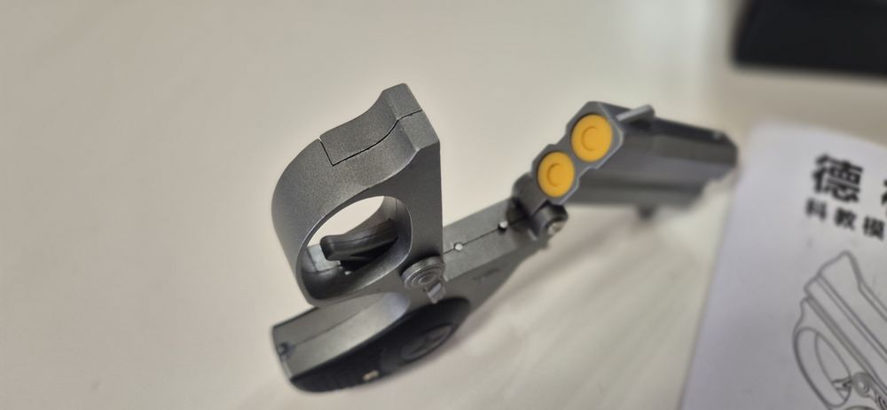 Vendo pistola Deringer Bond Arms de brincar ou coleção realista