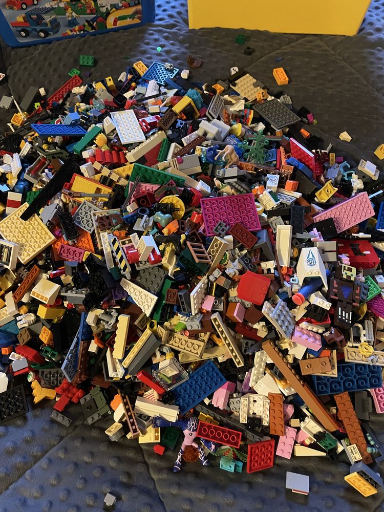 Lego дві коробки з фігурками Ninjago, Minecraft, SpongeBob і звичані