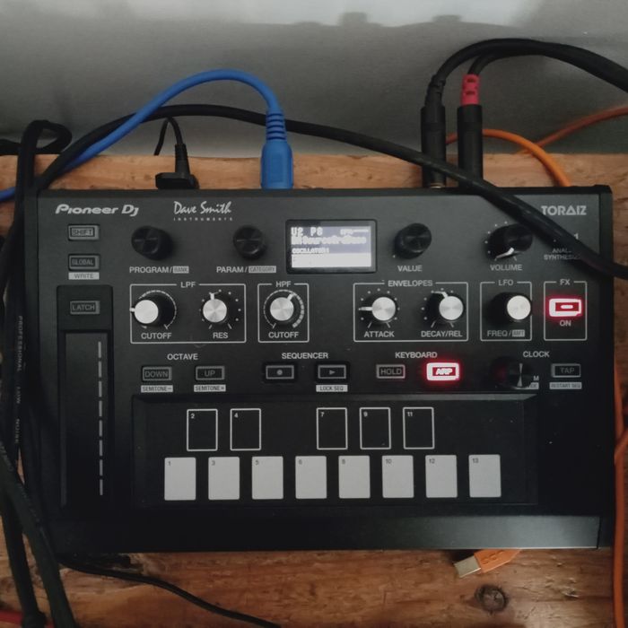 Sintetizadores Novation Bass Station 2 e Pioneer Toraiz AS-1