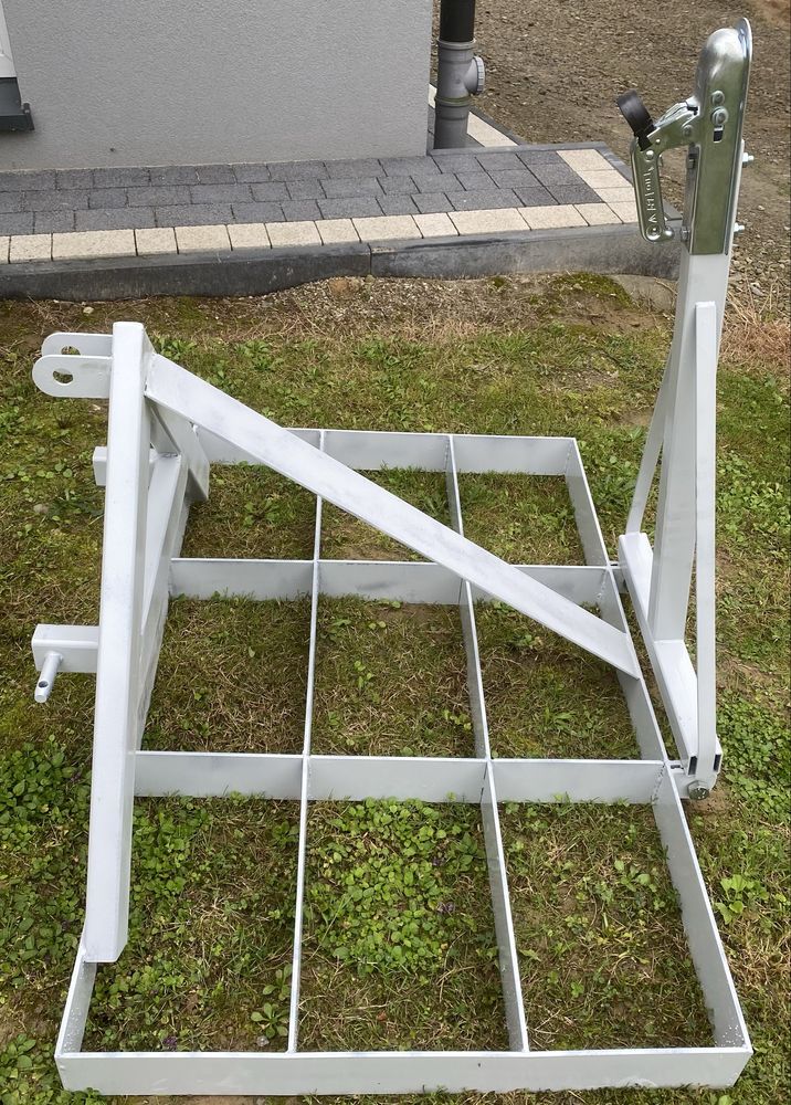 Równiarka niwelator terenowy
