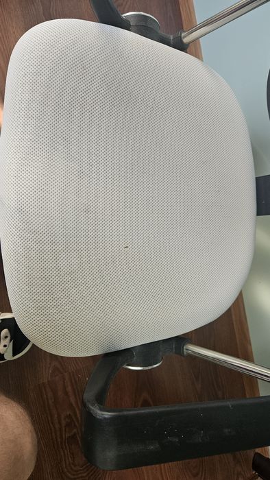 Fotel biurowy z podłokietnikami