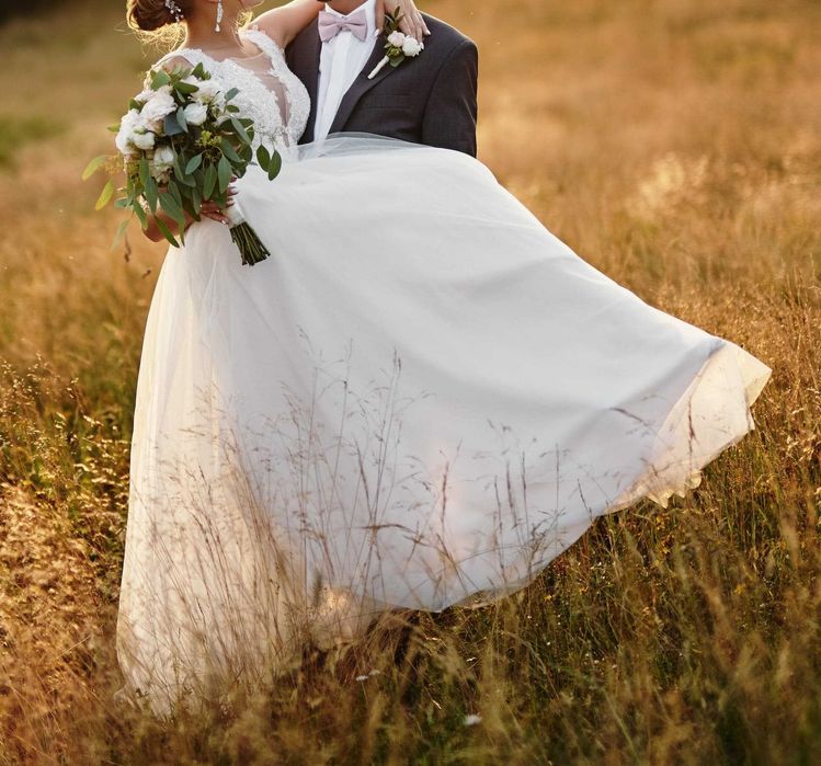 Suknia ślubna o kroju litery A - rozmiar 34, kolor kremowy