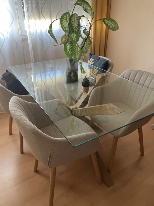 Mesa de jantar e 4 cadeiras da JSKY