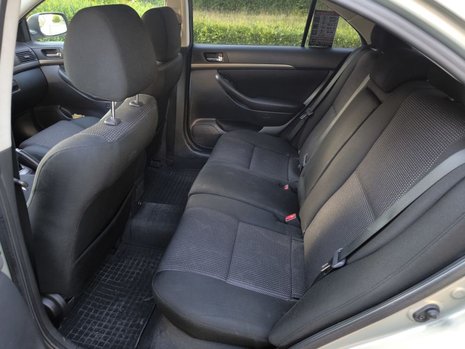 Sprzedam samohòd Toyota Avensis