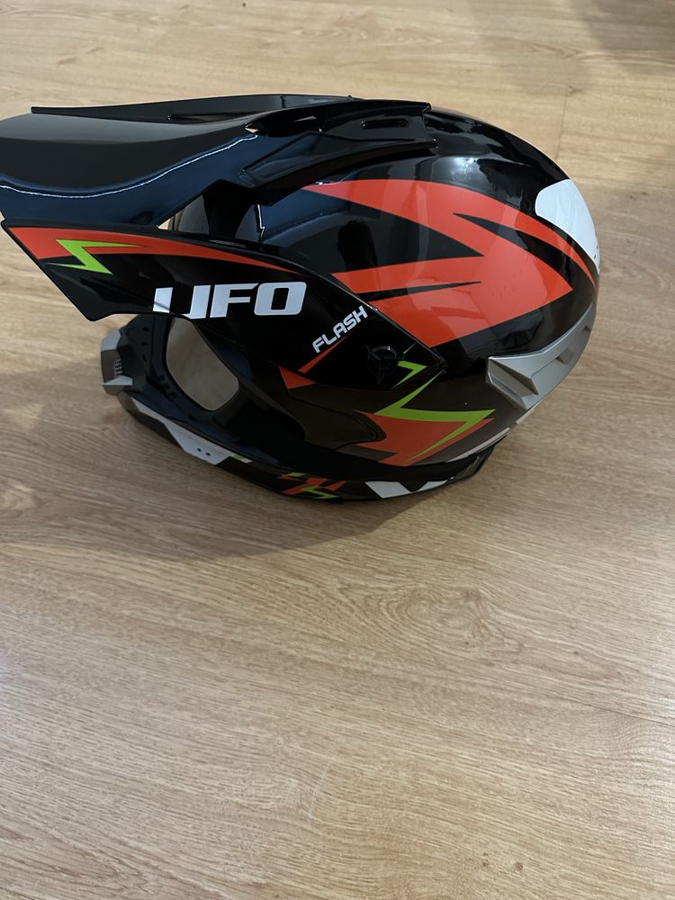 KASK XTR UFO NOWY Czarno-Czerwony